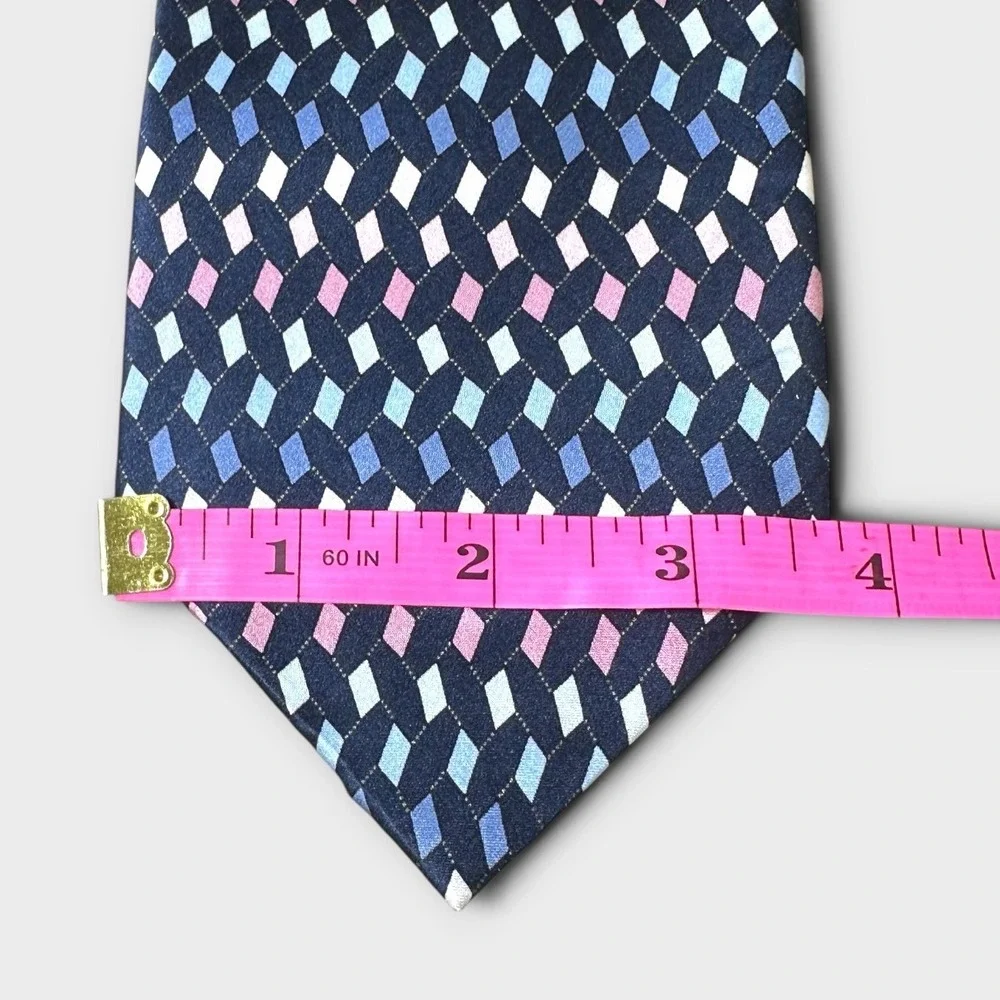 Kilburne and Finch Mens Silk Necktie Navy Blue Pink Geometric Pattern Tie